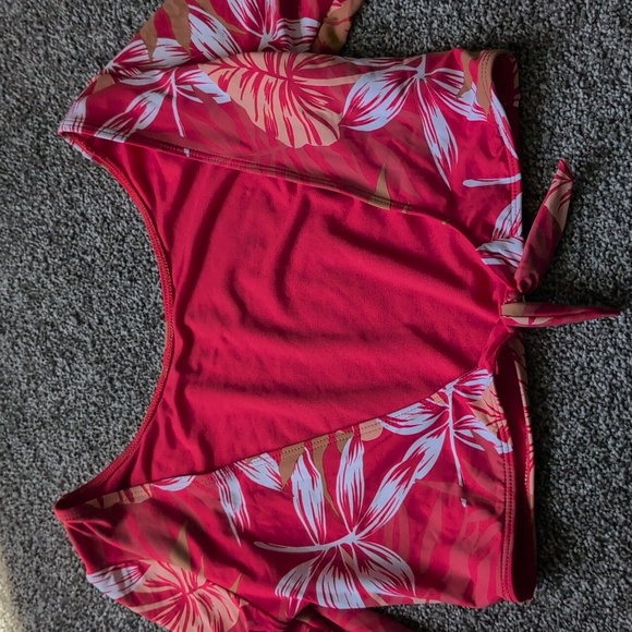 Roxy Backless Rash Guard - Picture 2 of 2